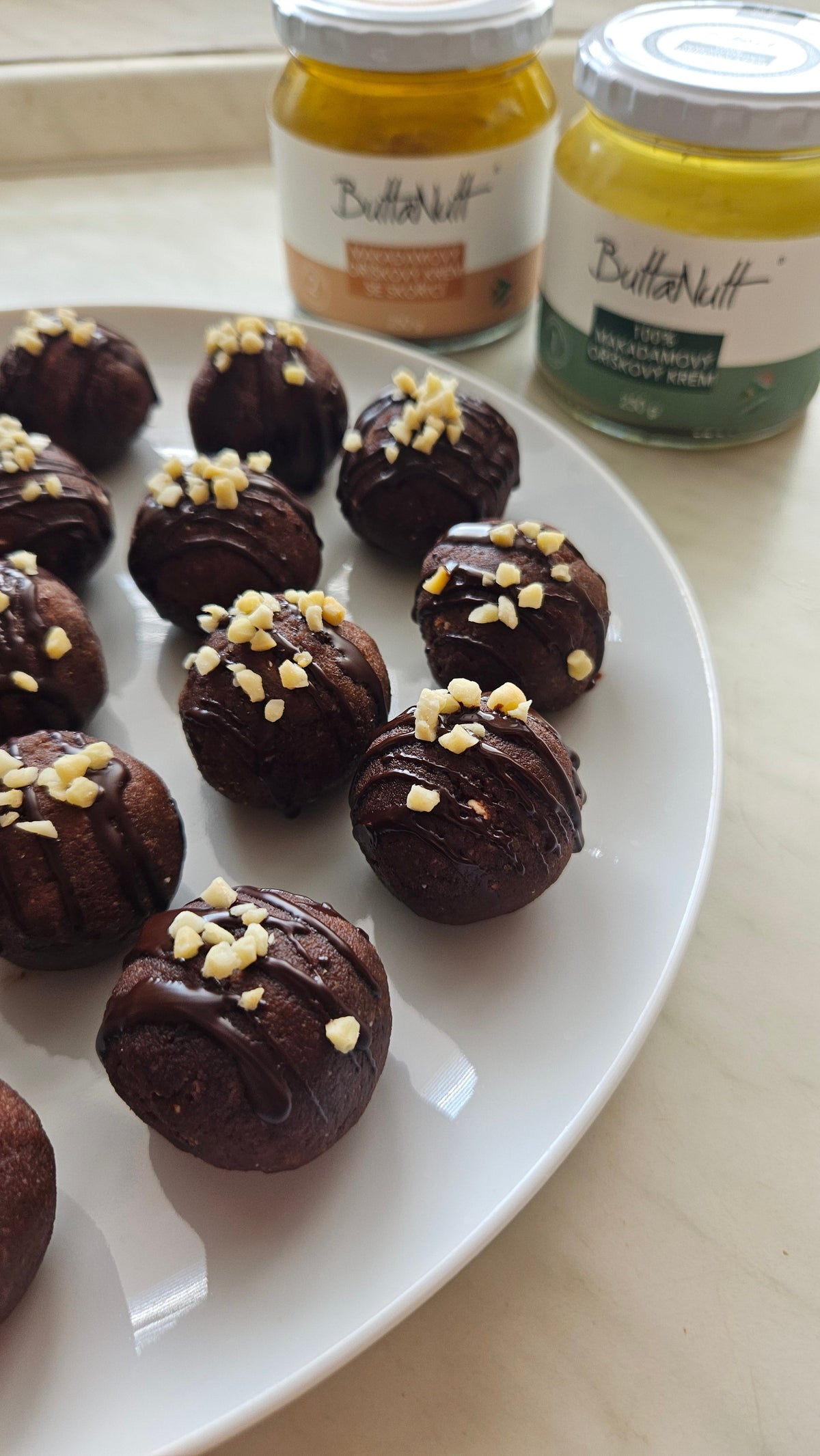 Keto proteinové makadamové kuličky