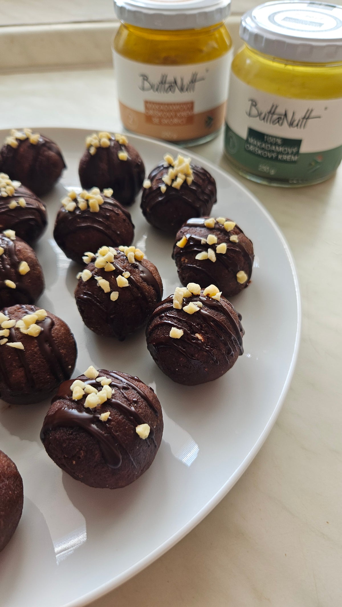 Keto proteinové makadamové kuličky